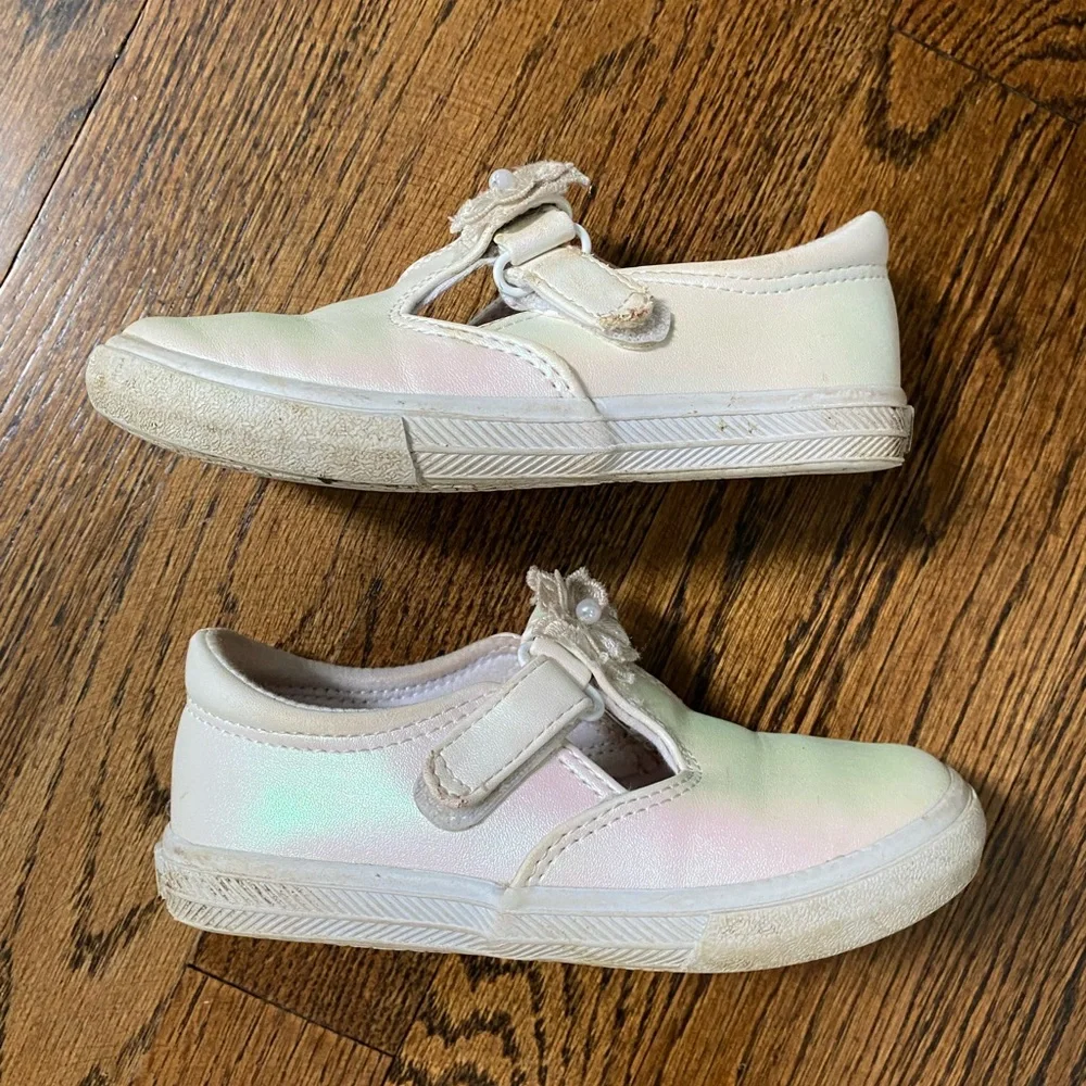 Keds- Daphne flower white pearlized toddler girl size 9.5 Mary Jane t-strap shoe
